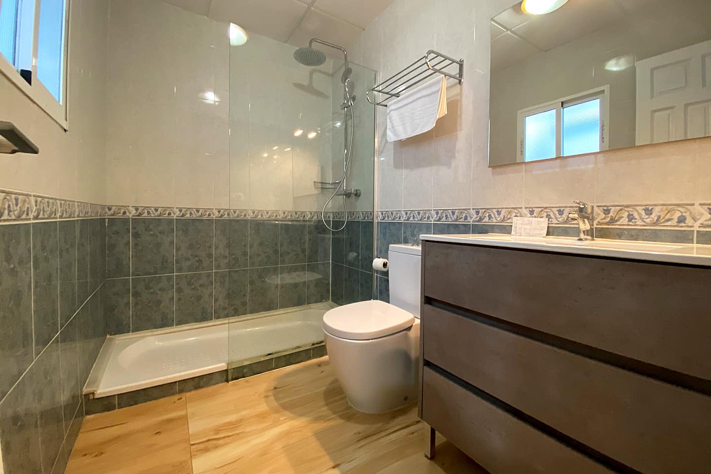 Habitación Cuádruple con Salón - Baño · Nuevo Masín